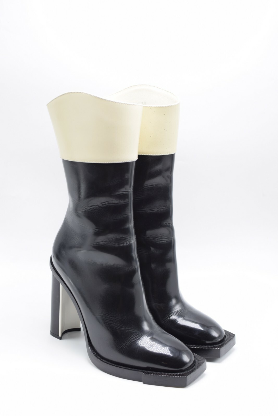ミドルブーツ ALEXANDER MCQUEEN Women Boots 745214W4WH01000 Black Women's Tread Slick Boot in Black | McQueen US