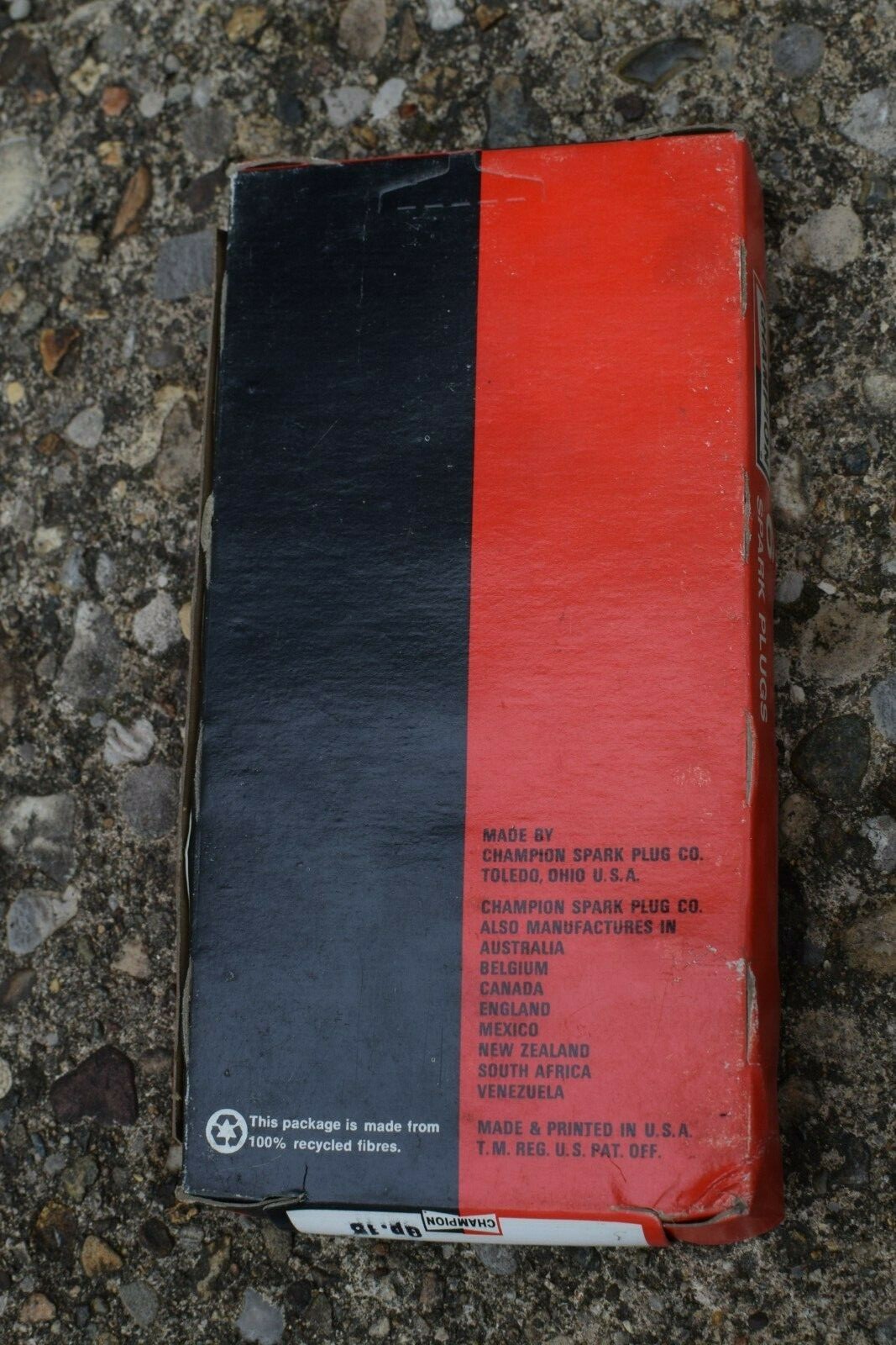 Vintage Champion Spark Plugs RN-14Y 8 Plugs New In Original Box NOS