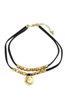 TEXTURED ANGLED DISK PENDANT CHOKER NECKLACE.