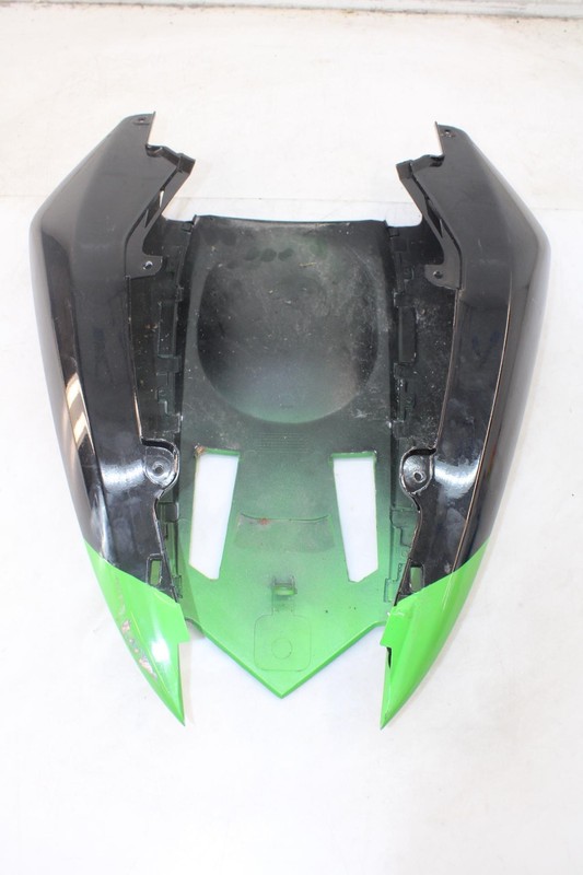 04-05 ZX10R REAR BACK TAIL FAIRING UNDERTAIL PLASTIC BLACK GREEN