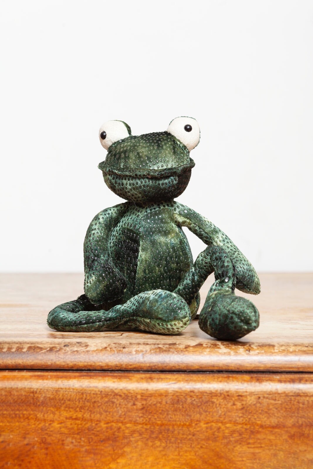  ぬいぐるみ　Francisco Frog フランシスコフロッグ Jellycat Francisco Frog Plush Green Stripe Blue Knit Long