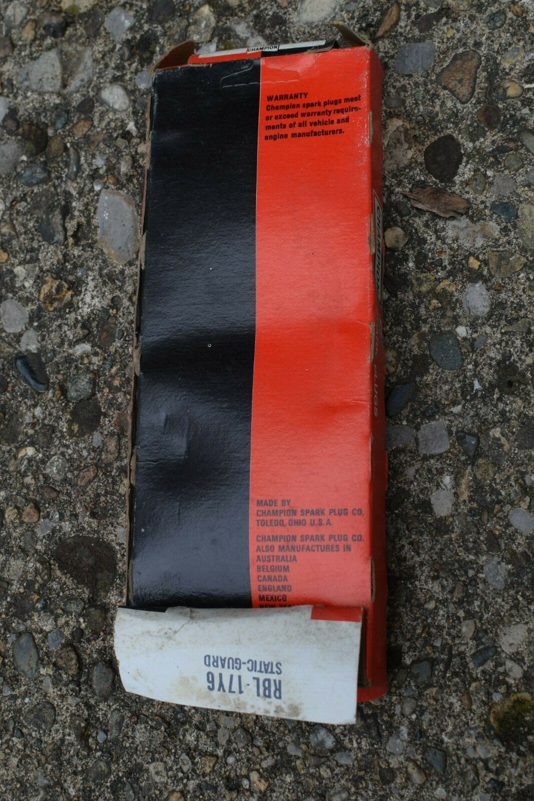 Vintage Champion Spark Plugs RBL-17Y6 8 Plugs New In Original Box NOS