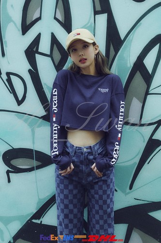 衝撃特価 TWICE ナヨン着用 Tommy Jeans ロゴTシャツ S 日本未入荷 T