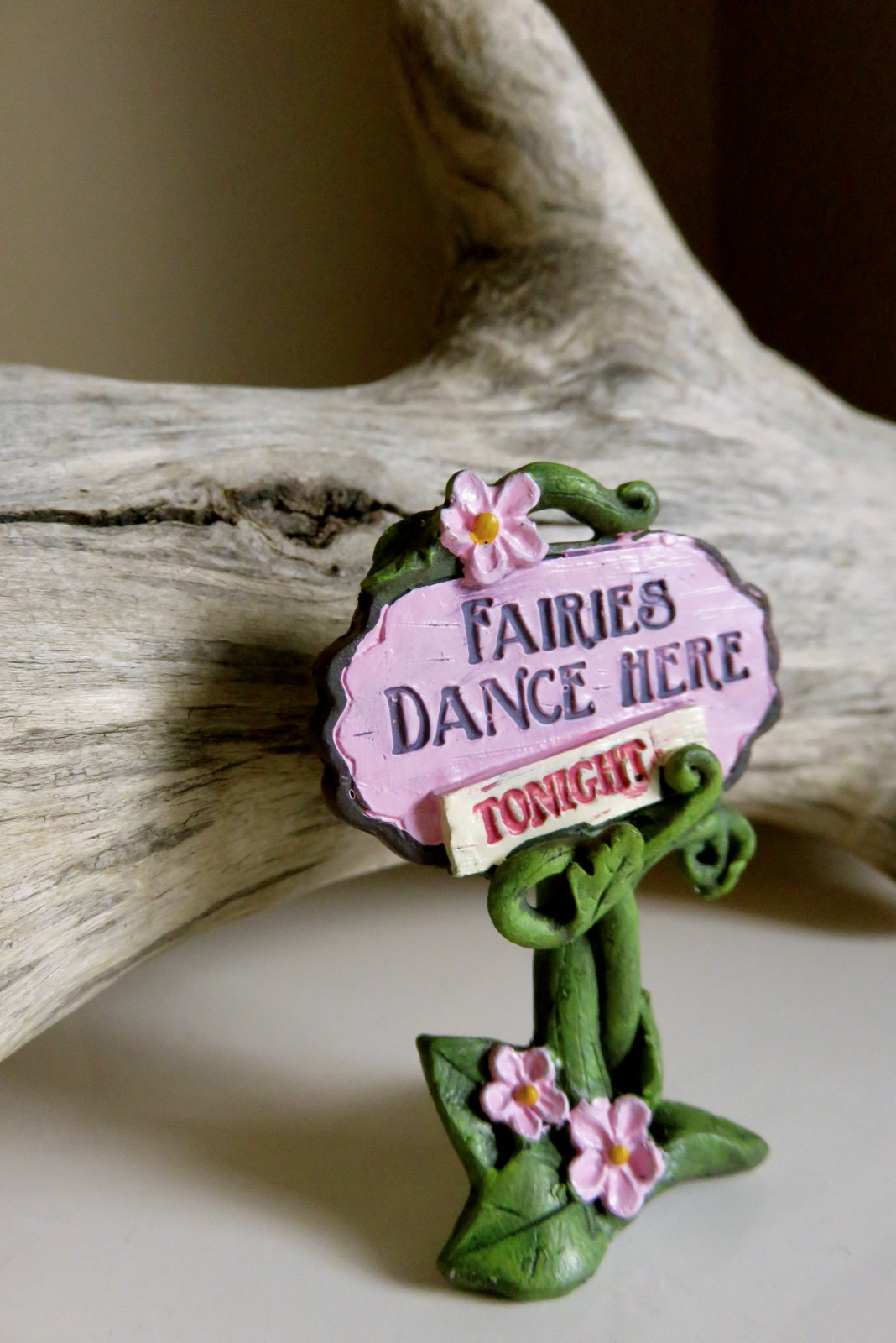 Fairy Village Sign Fairies Dance Here Tonight Mini figurine Fairies Dancing New