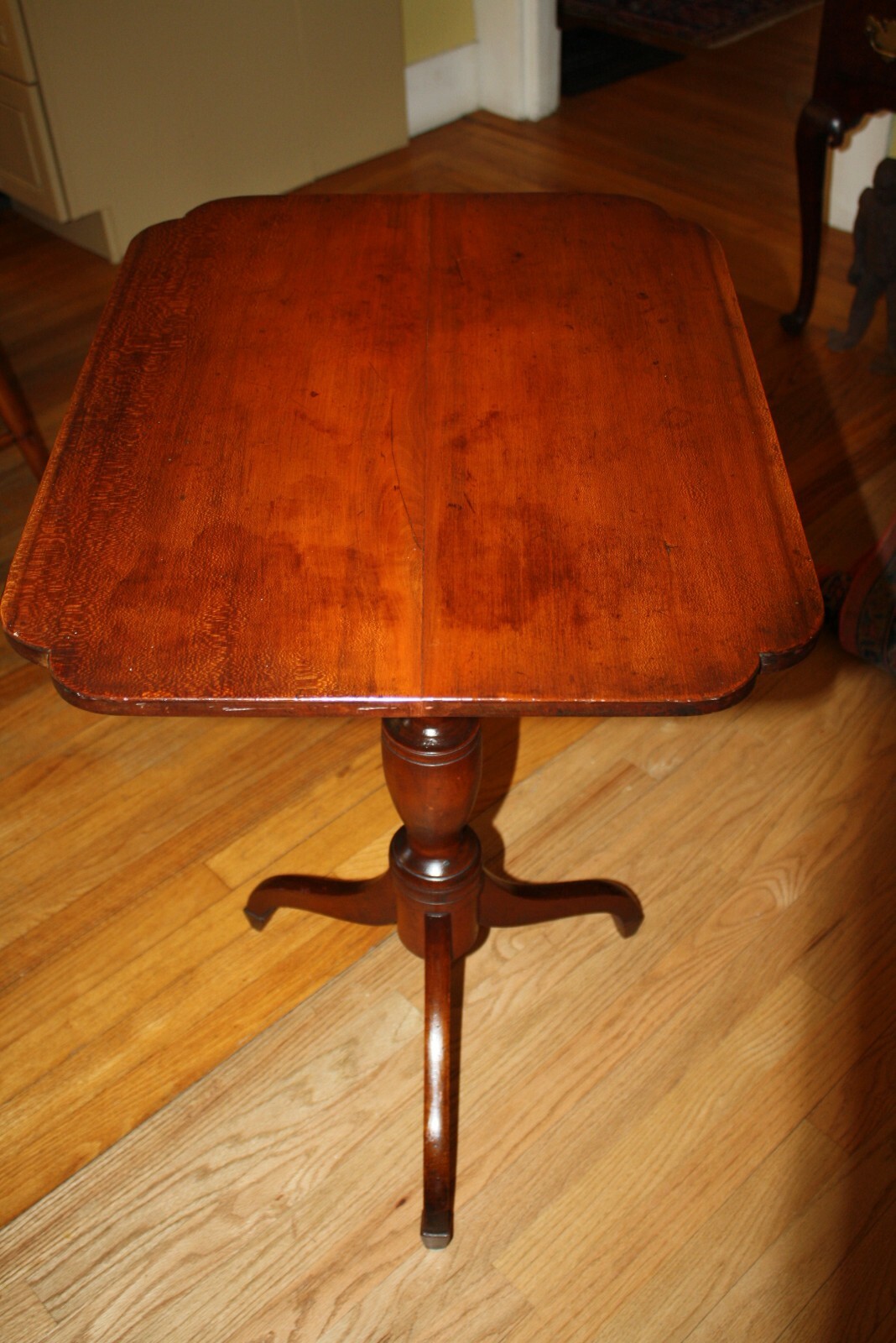 Federal Cherry Tilt-Top Candle Stand, New England c.1820