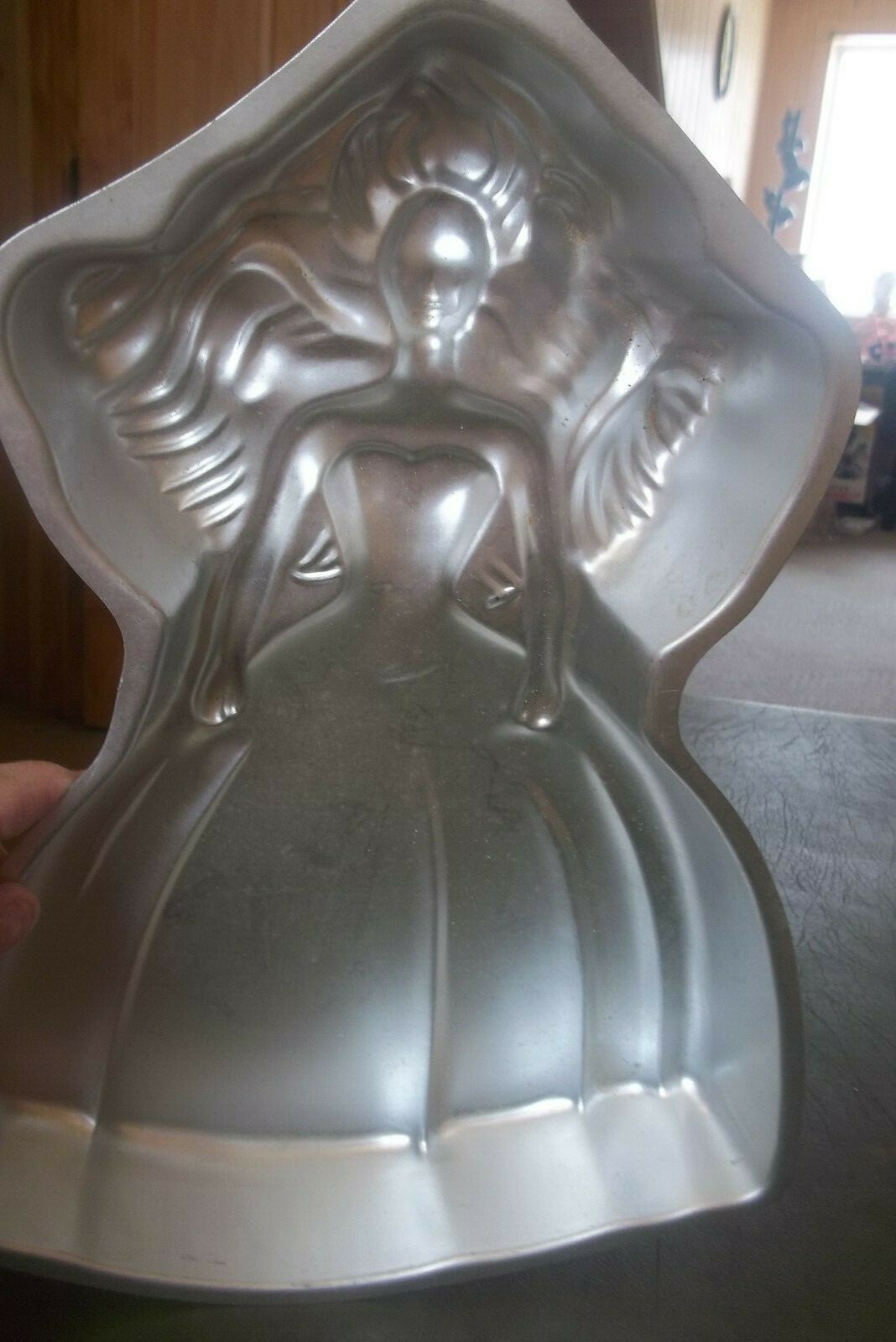 NEW WILTON 1992 BARBIE CAKE PAN 2105-2551