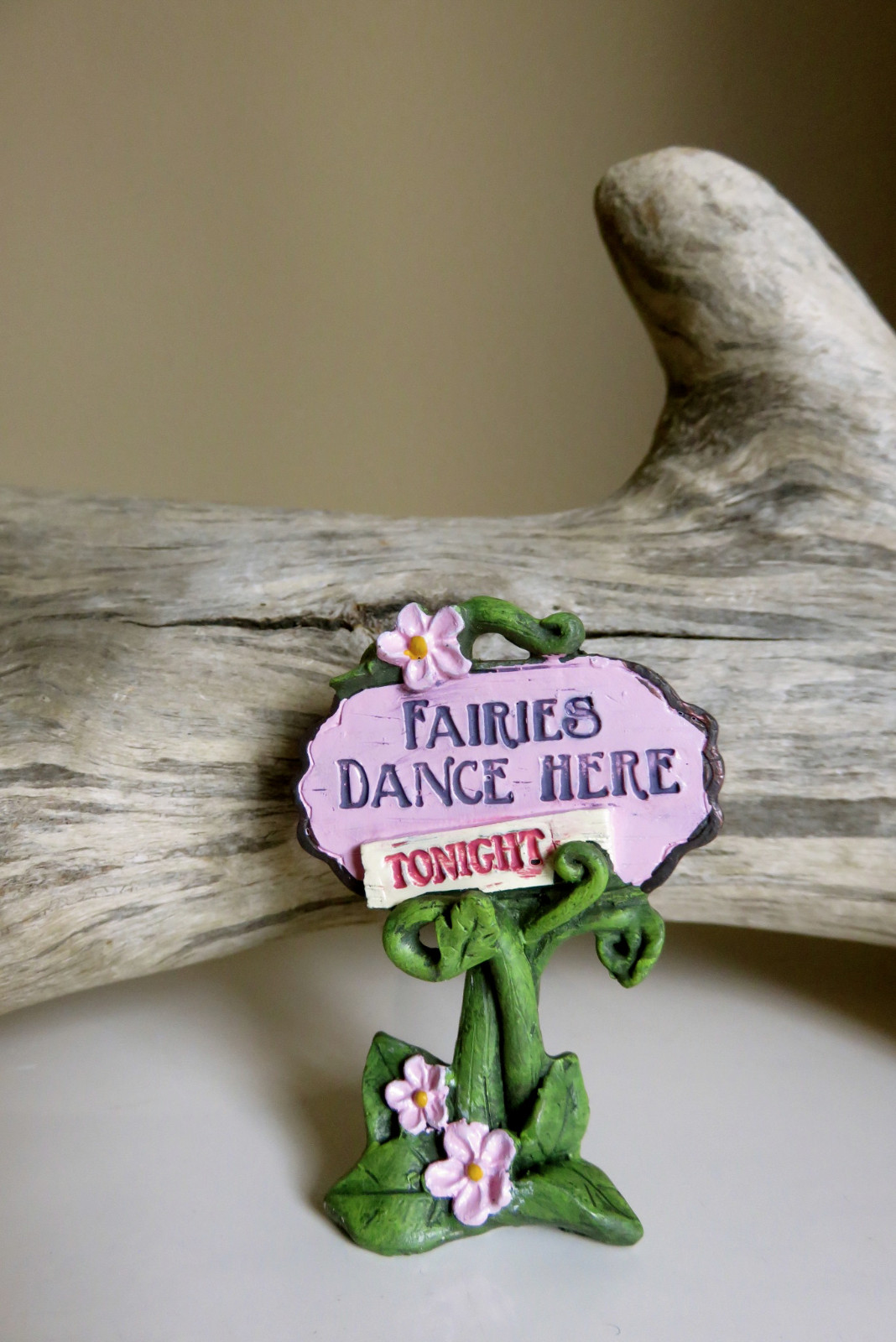 Fairy Village Sign Fairies Dance Here Tonight Mini figurine Fairies Dancing New