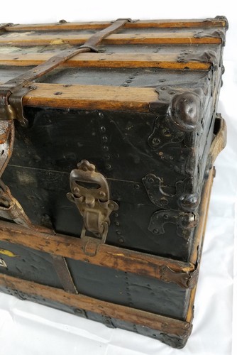 Wood Metal Steamer Trunk Vintage Antique Farmhouse Leather Straps Blanket Dolls