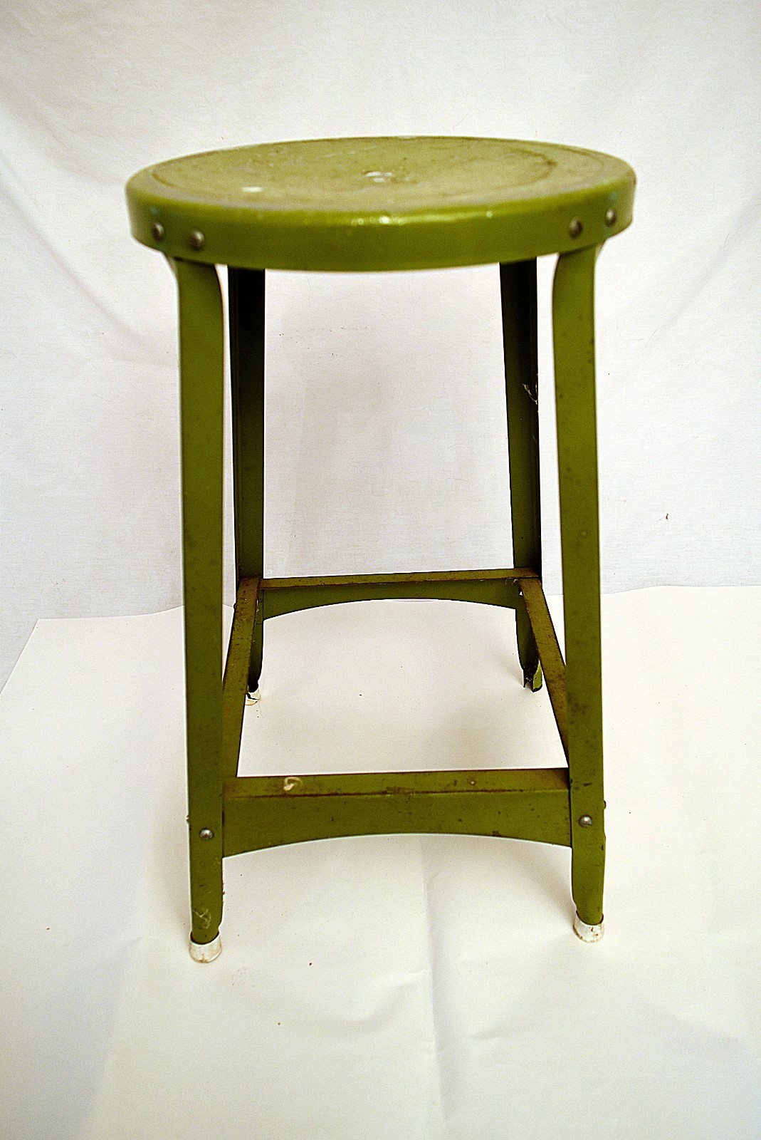 VINTAGE METAL STOOL  20 1/2