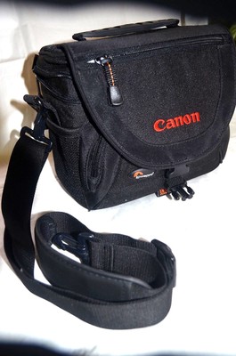 LOWERPRO  CANON - UNIVERSAL PHOTO BAG WITH IMPREGNATE  WATER COVER +STRAPS