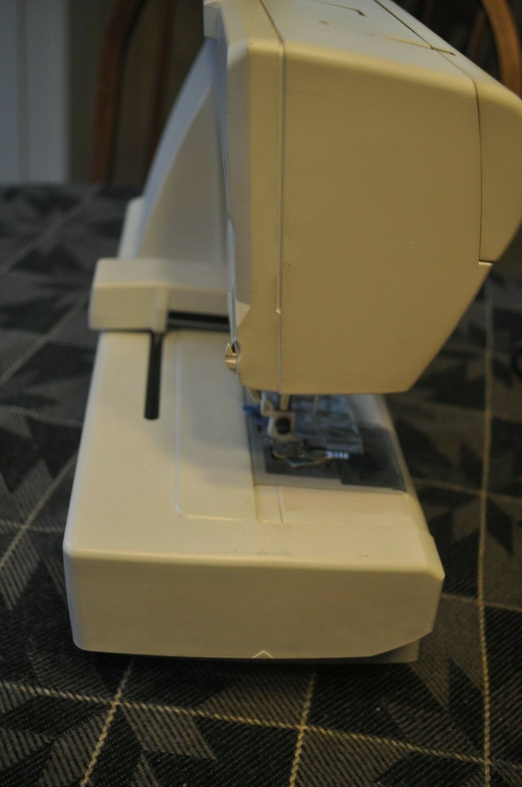 Husqvarna Viking Scandinavia 300 Electronic Sewing Machine