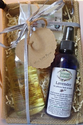 aromatherapy lavender gift set with bath oil, lavender mist &