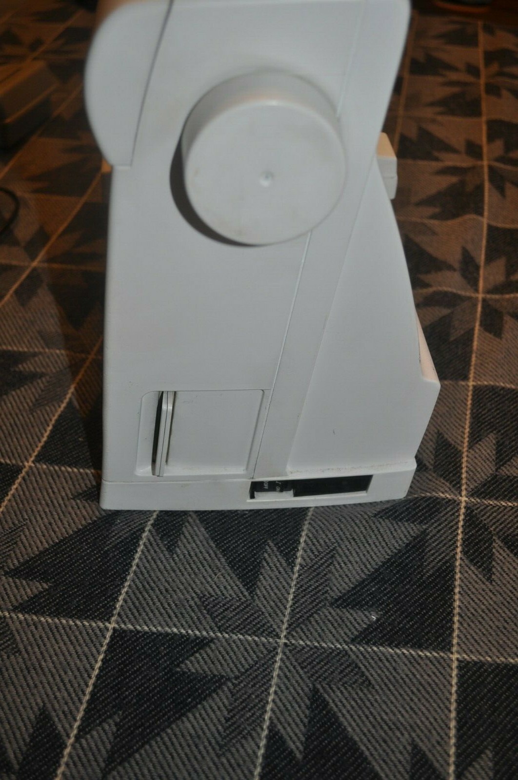 Husqvarna Viking Scandinavia 300 Electronic Sewing Machine