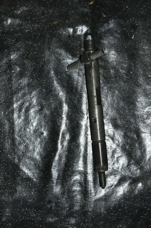 Injecteur Mercedes W210  W202 W124 C250d E250d Om605 0000100551 Bosch  Kce27s3