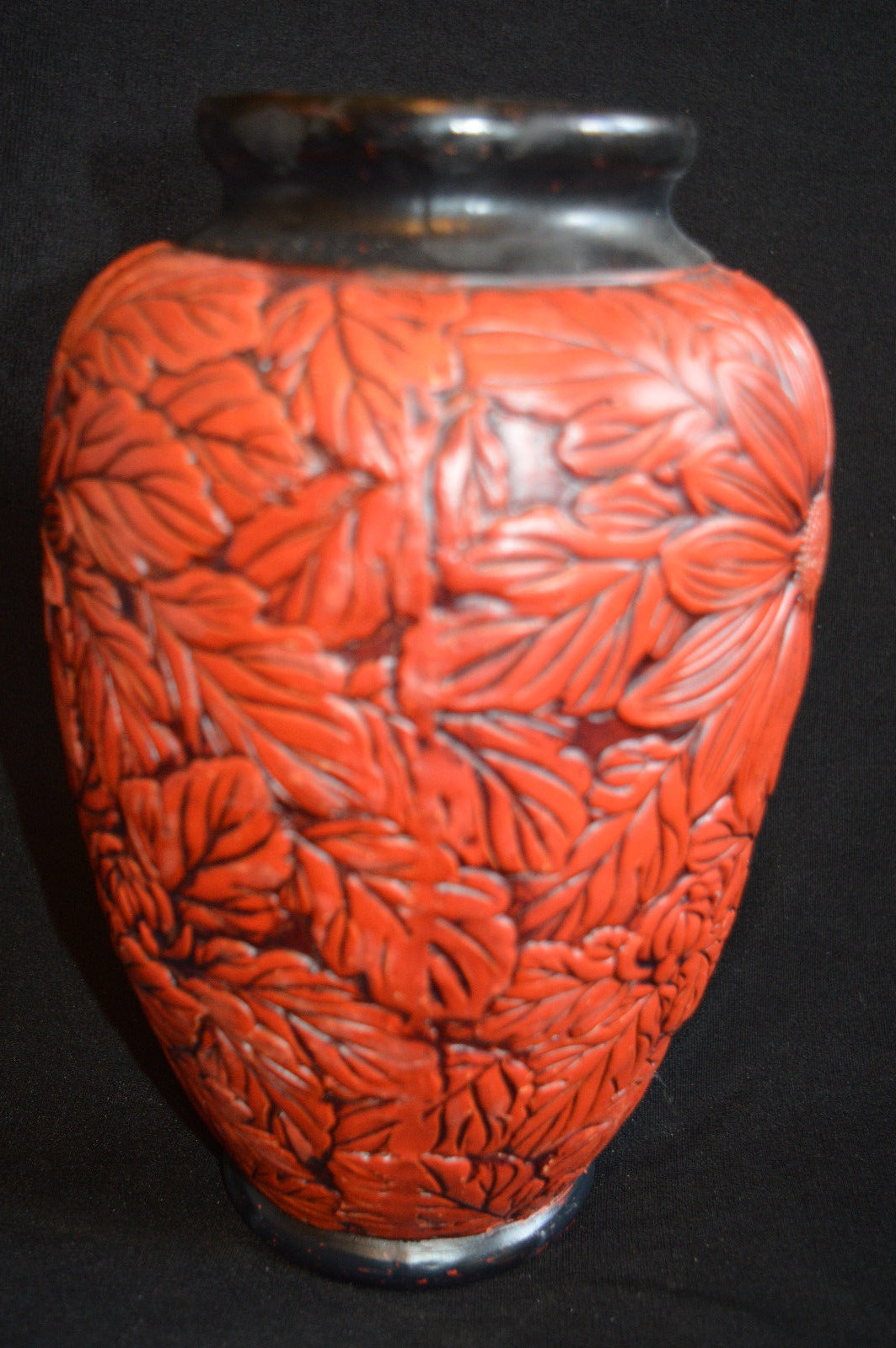 Vintage 1940s 50s faux cinnabar CHALKWARE vase urn red Crysanthemum restored