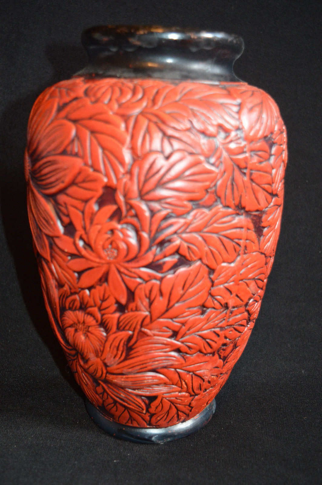 Vintage 1940s 50s faux cinnabar CHALKWARE vase urn red Crysanthemum restored