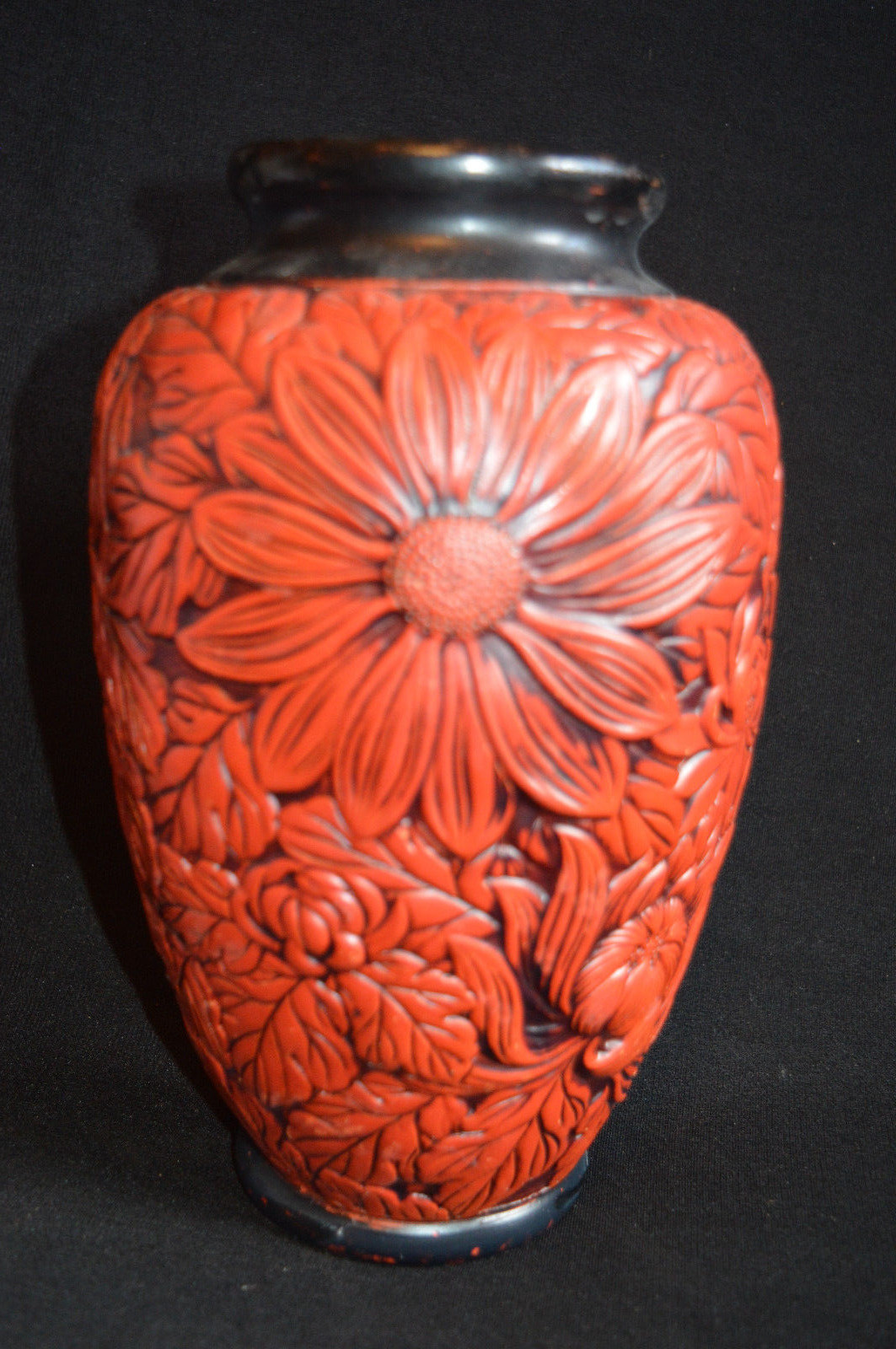 Vintage 1940s 50s faux cinnabar CHALKWARE vase urn red Crysanthemum restored
