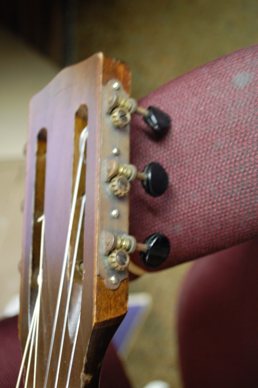 Vintage Harmony Classic Guitar with hard shell case - Model F70-ML - Made in USA