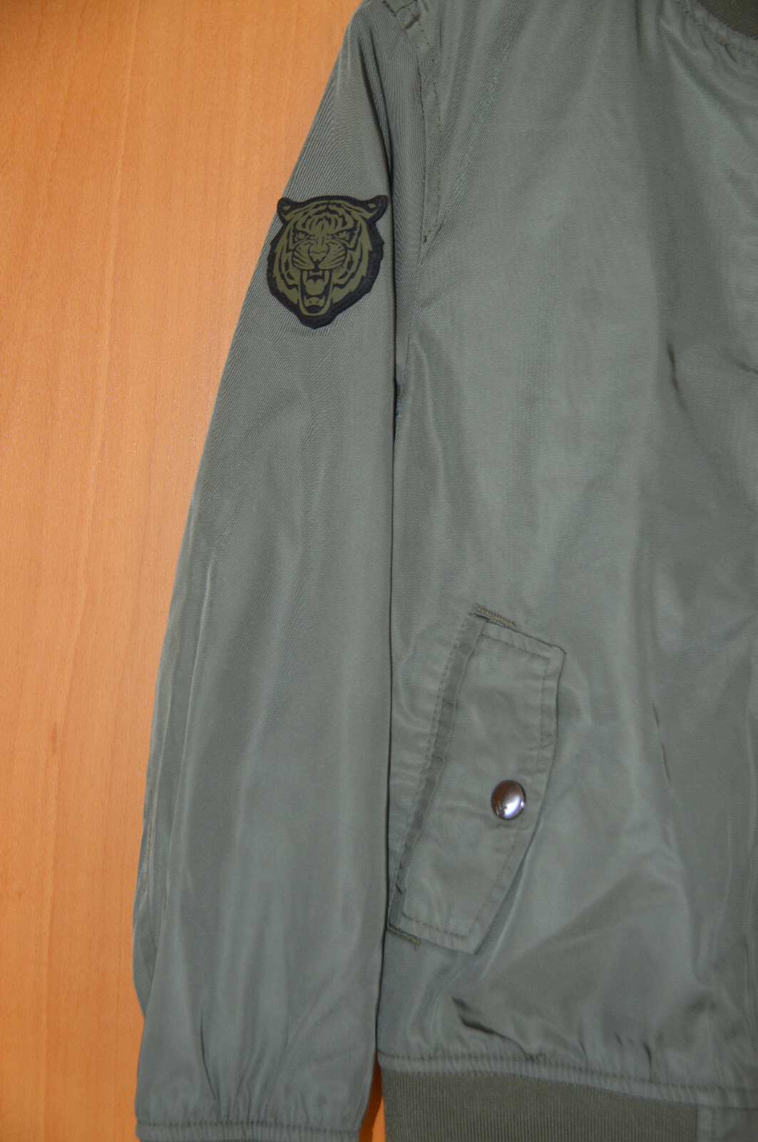 NEU Jungs Übergangsjacke Gr. 140 in oliv NEU