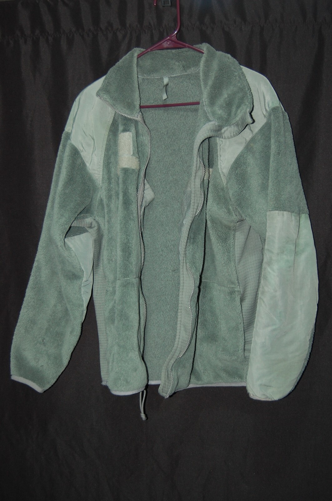 (POLARTEC) FLEECE JACKET (MED/REGULAR) FOLIAGE GREEN, ECWCS Gen III Military (POLARTEC) FLEECE JACKET (MED/REGULAR) FOLIAGE GREEN, ECWCS Gen III Military