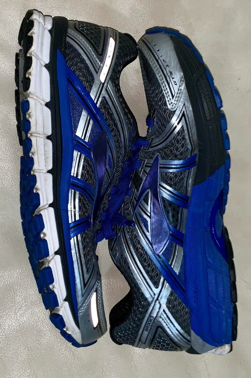 Brooks Silver and Blue GTS 17 Men's Running Shoe - Size 8.5 - Preowned