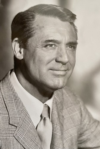 壁掛け写真　cary grant Cary Grant In London by Bettmann