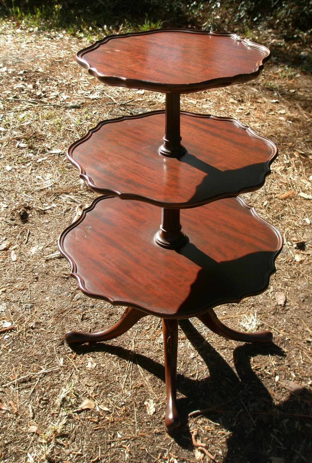 Small Georgian 3-Tier Dumbwaiter Table, Imperial, Grand Rapids, model 4101, 31