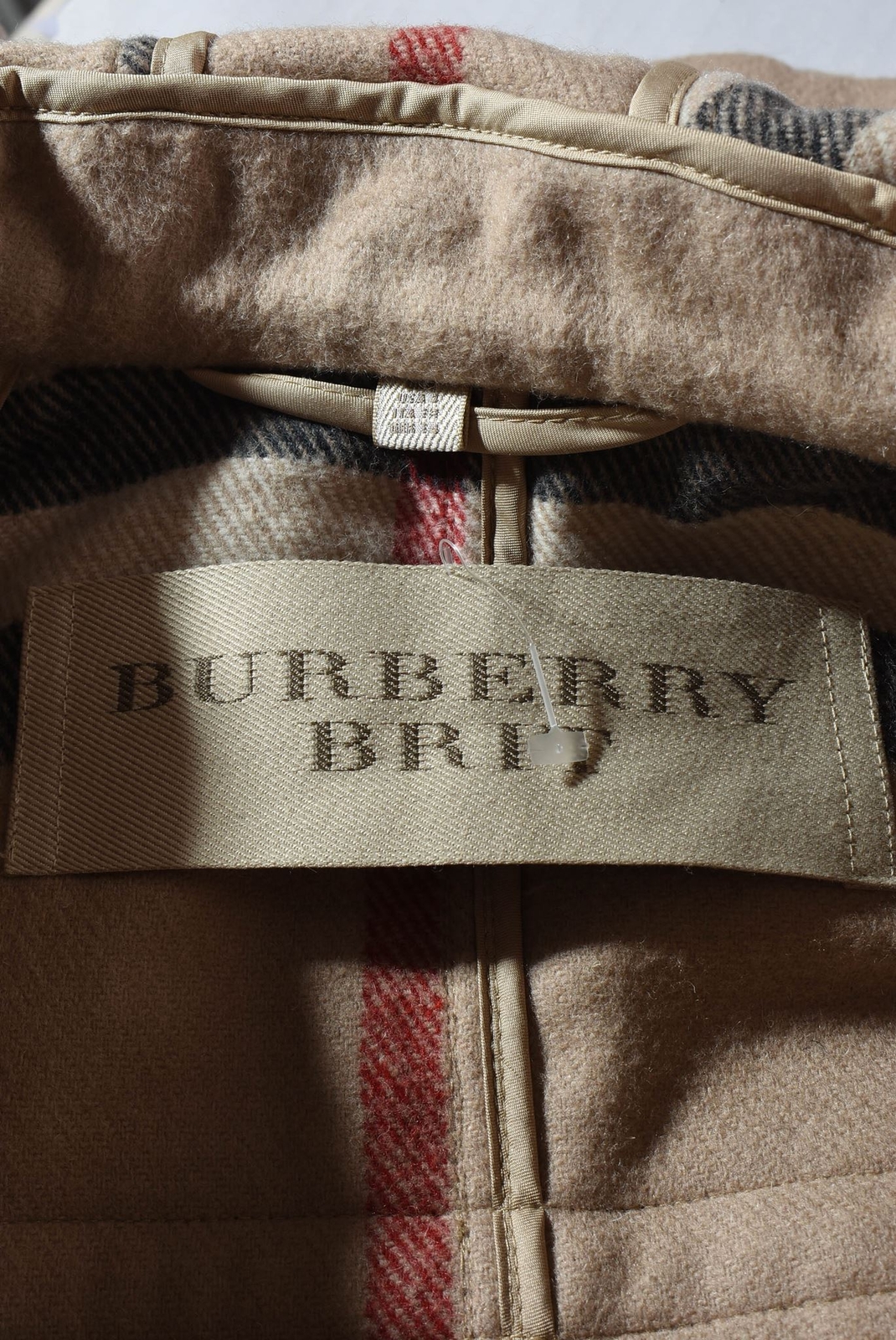 【超美品】BURBERRY BRITT 赤 ダウンベスト フード付　Sサイズ 超美品】BURBERRY BRITT 赤 ダウンベスト フード付 Sサイズ 赤