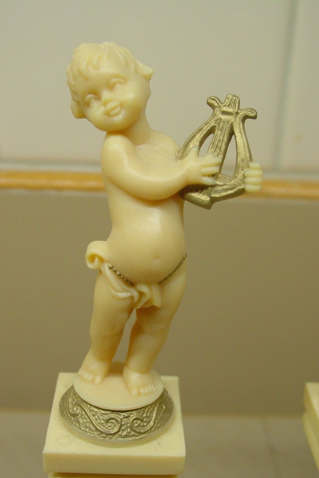 G Scale 3 Decorative Columns with Cherub Statues Playing Musical Instruments