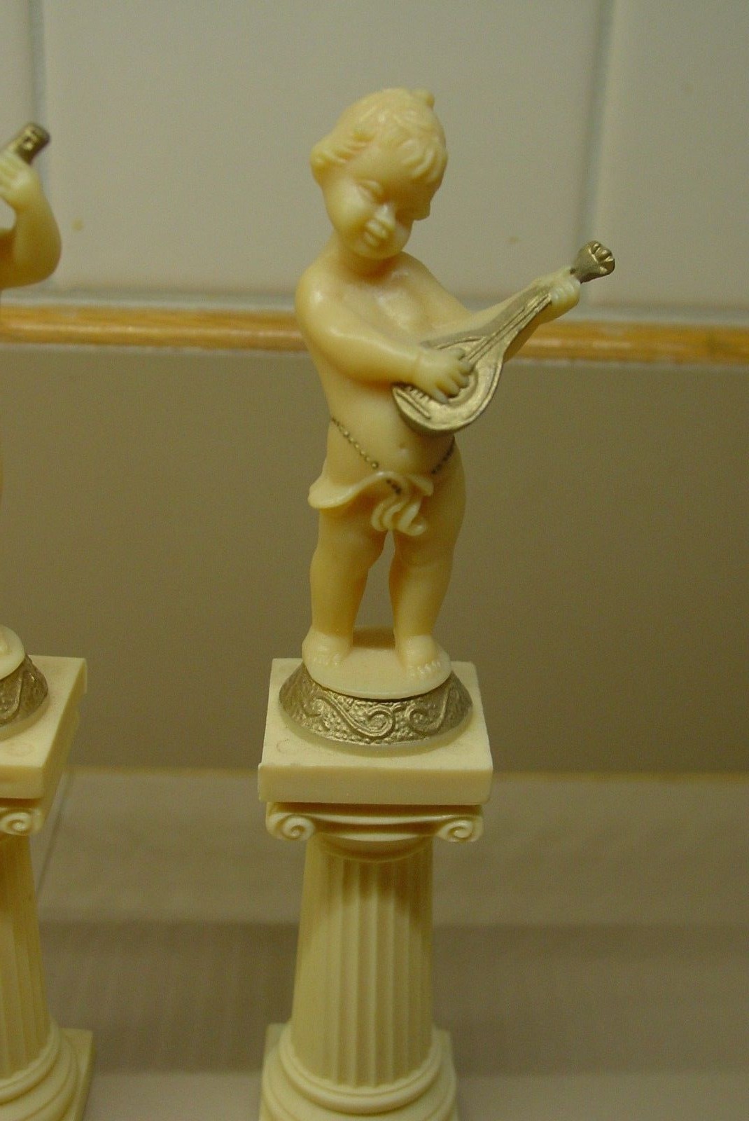 G Scale 3 Decorative Columns with Cherub Statues Playing Musical Instruments