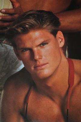 # 3382 RARE VINTAGE AMERICAN MALE VOLLYBALL 1988 RELEASE