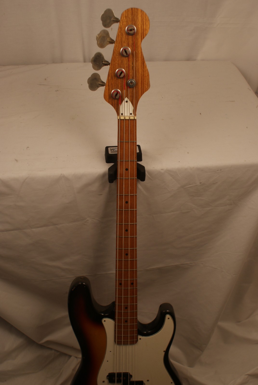 Blues Licks and Solos Book/DVD/CD + Axe Handler Hohwald Holder Bundle