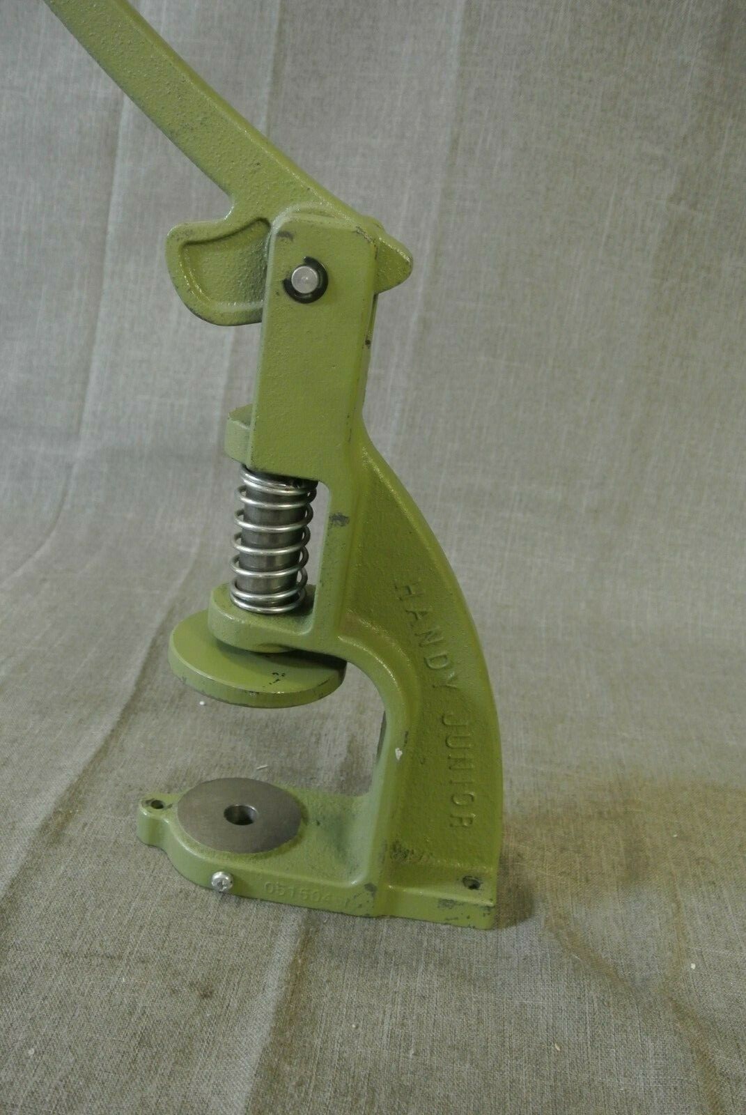 VINTAGE HANDY BUTTON JUNIOR UPHOLSTERY MACHINE (I-10515 MTN)