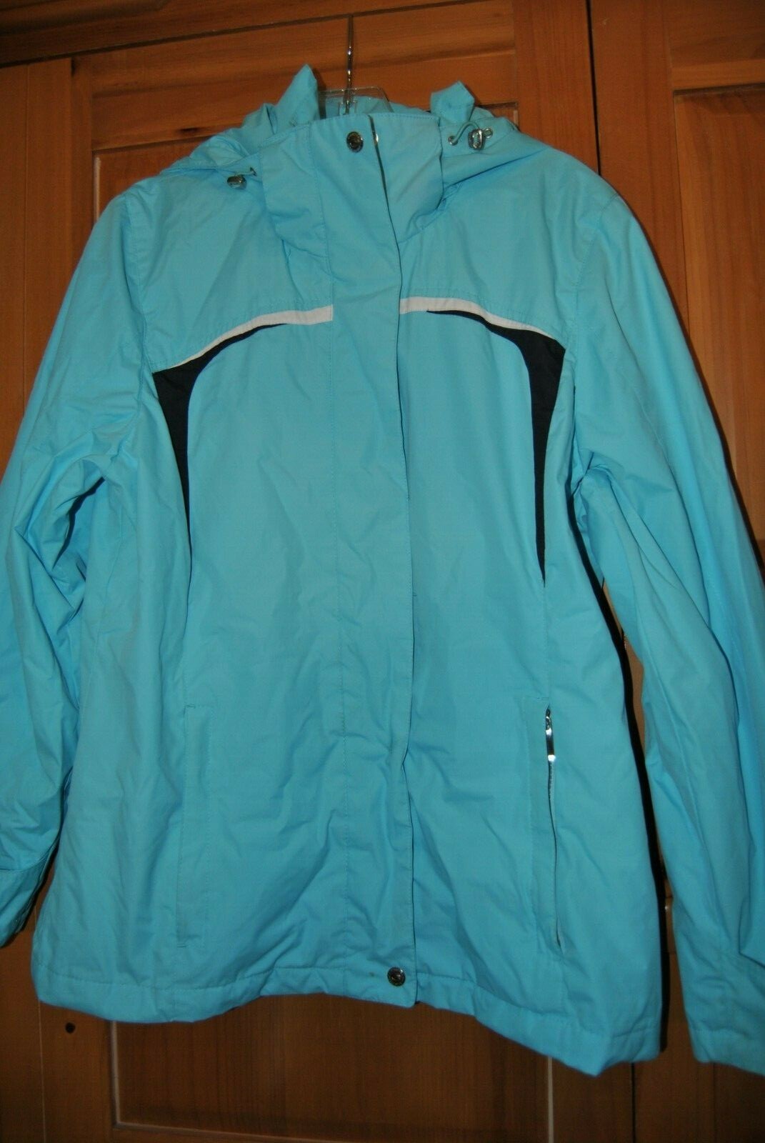 WOMEN'S ZEROXPOSURE LIGHT BLUE SHELL COAT. SIZE MEDIUM. CAN