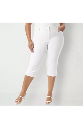 NWT! St. John's Bay Secretly Slender White Denim Mid Rise Capri Pants 18W