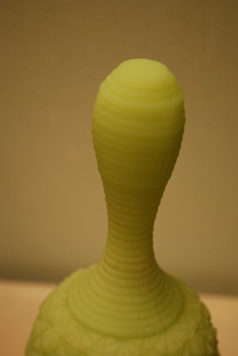 Vintage FENTON Daisy and Button CUSTARD GLASS BELL Very Pale Green W Clapper