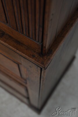 F65770EC: English 18th Century Antique Oak Linen Cabinet	