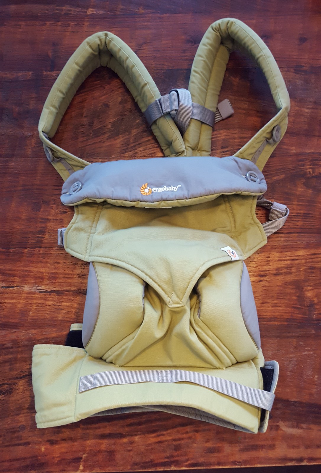 Ergobaby Four Position 360 Baby Carrier Green Excellent Condition w/ insert