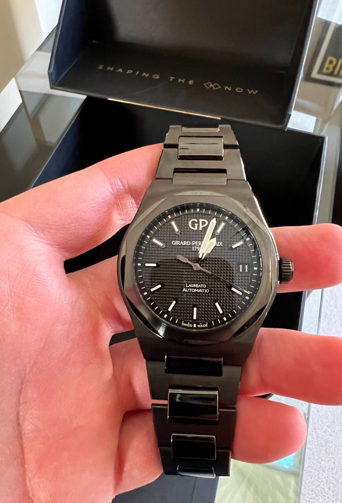 2022 Girard Perregaux Laureato Ceramic Black Dial 42mm 81010 32 631 32A eBay