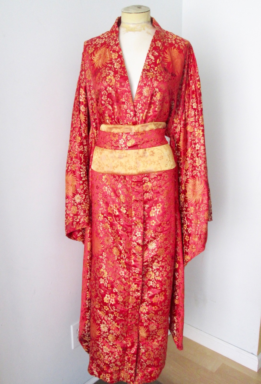 【けーにゃん 】大正ロマン KIMONO antique Kimono | V&A Explore The Collections