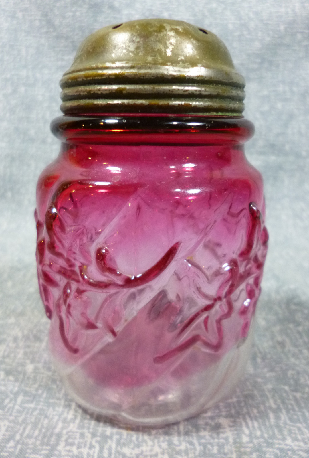 Antique Northwood Royal Ivy Rubina Sugar Shaker Muffineer