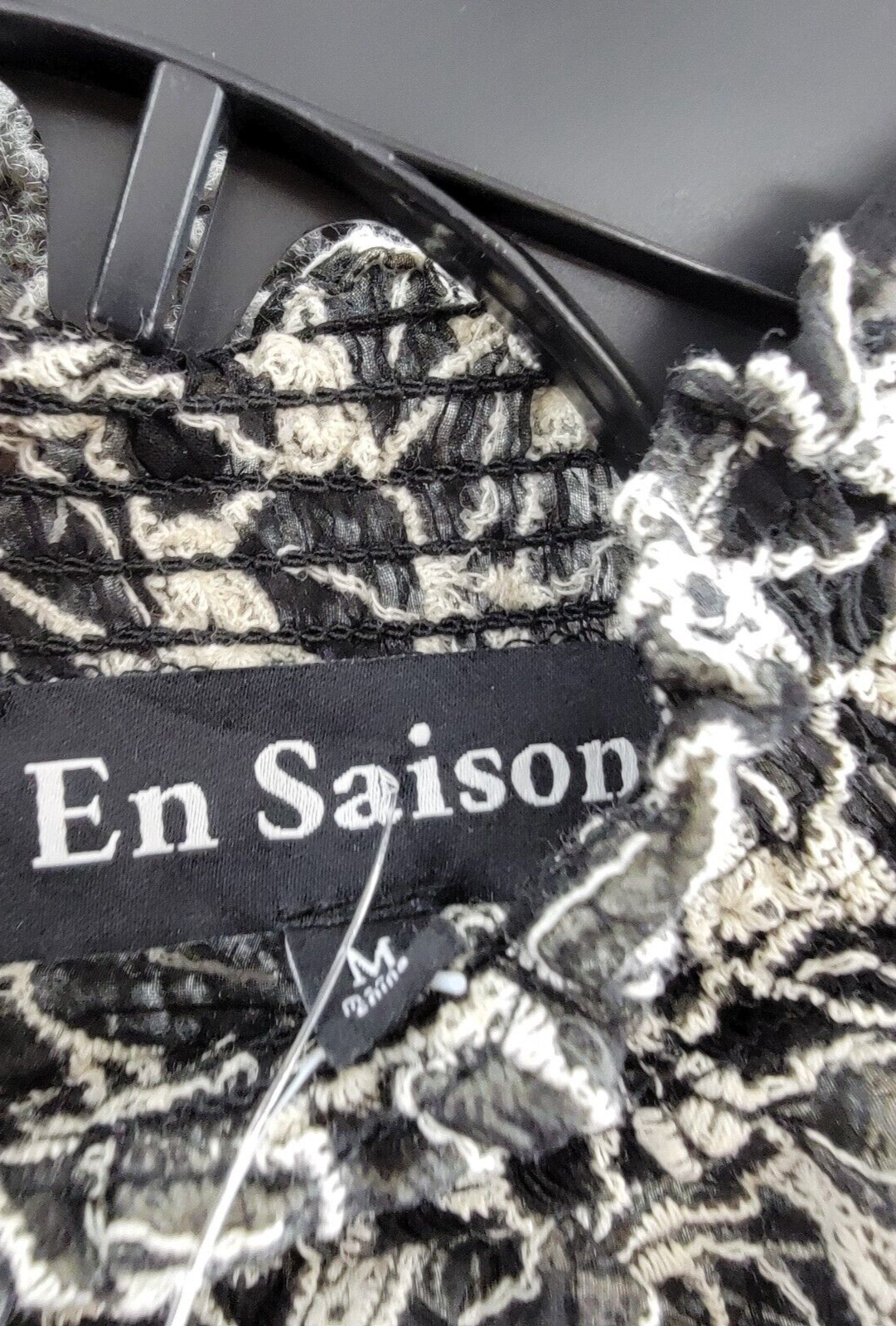 En Saison Embroidered Mock Neck Top Women's M Black/White Floral Button Back - Picture 8 of 12