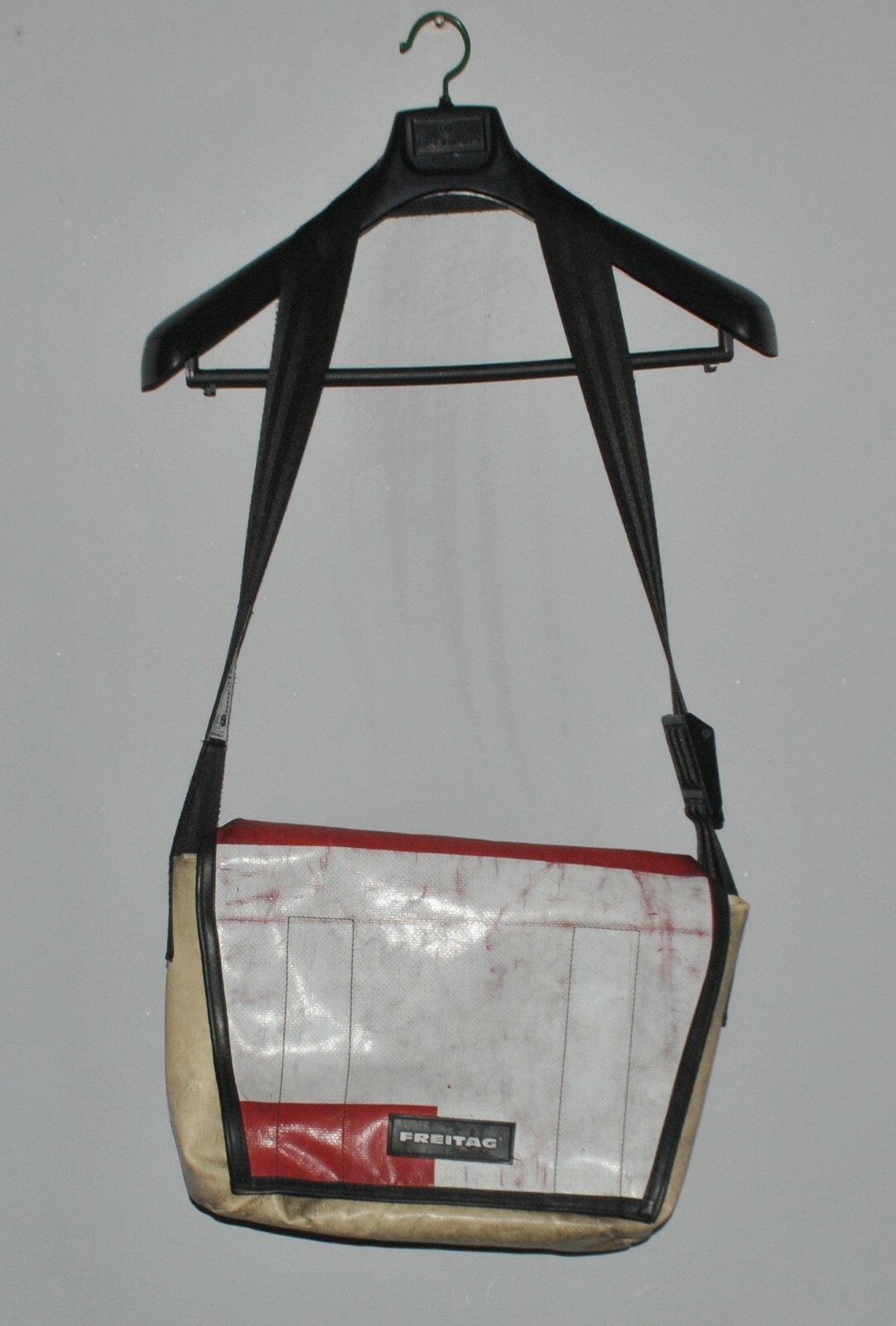 FREITAG Series G5.1 ブラック&レッド truck tape ファッション