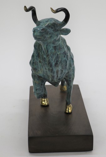 Hand Made Detailed Cow Bronze Museum Quality Animal Artwork Bronze Statue