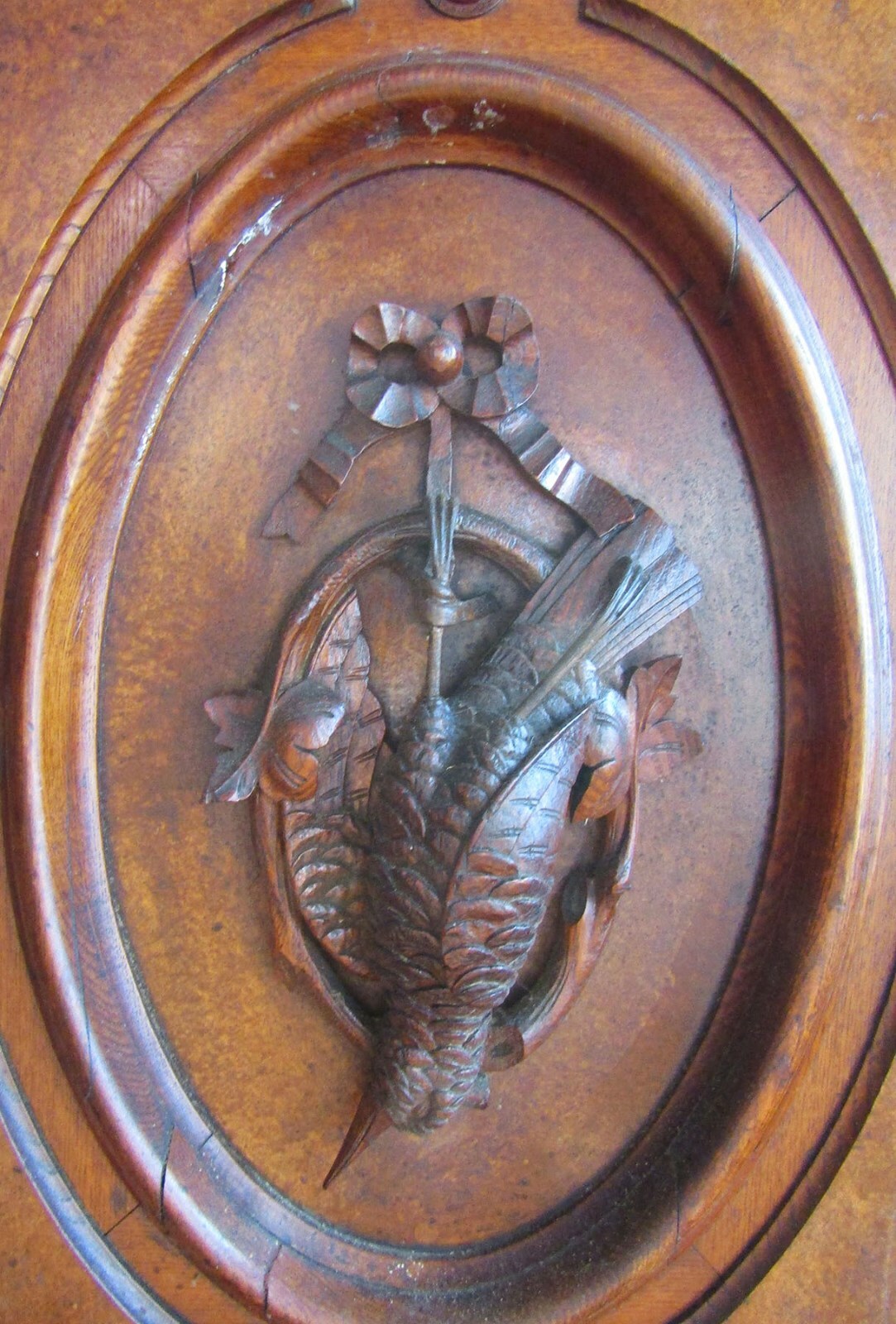 VICTORIAN CHESTNUT HUNTBOARD W CARVED FISH AND BIRDS