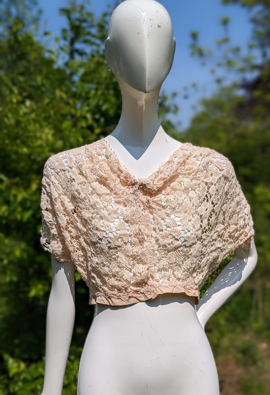 BEAUTIFUL AND PRISTINE EDWARDIAN IVORY HAND CROCHET LACE BLOUSE