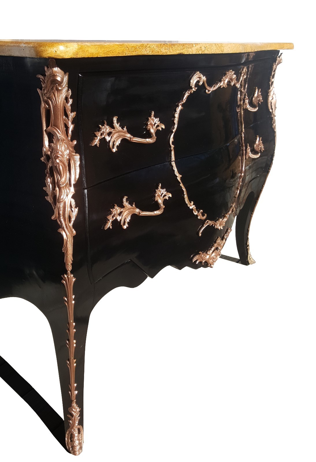 A French Louis XV black lacquer and bronze chest of drawers / dresser