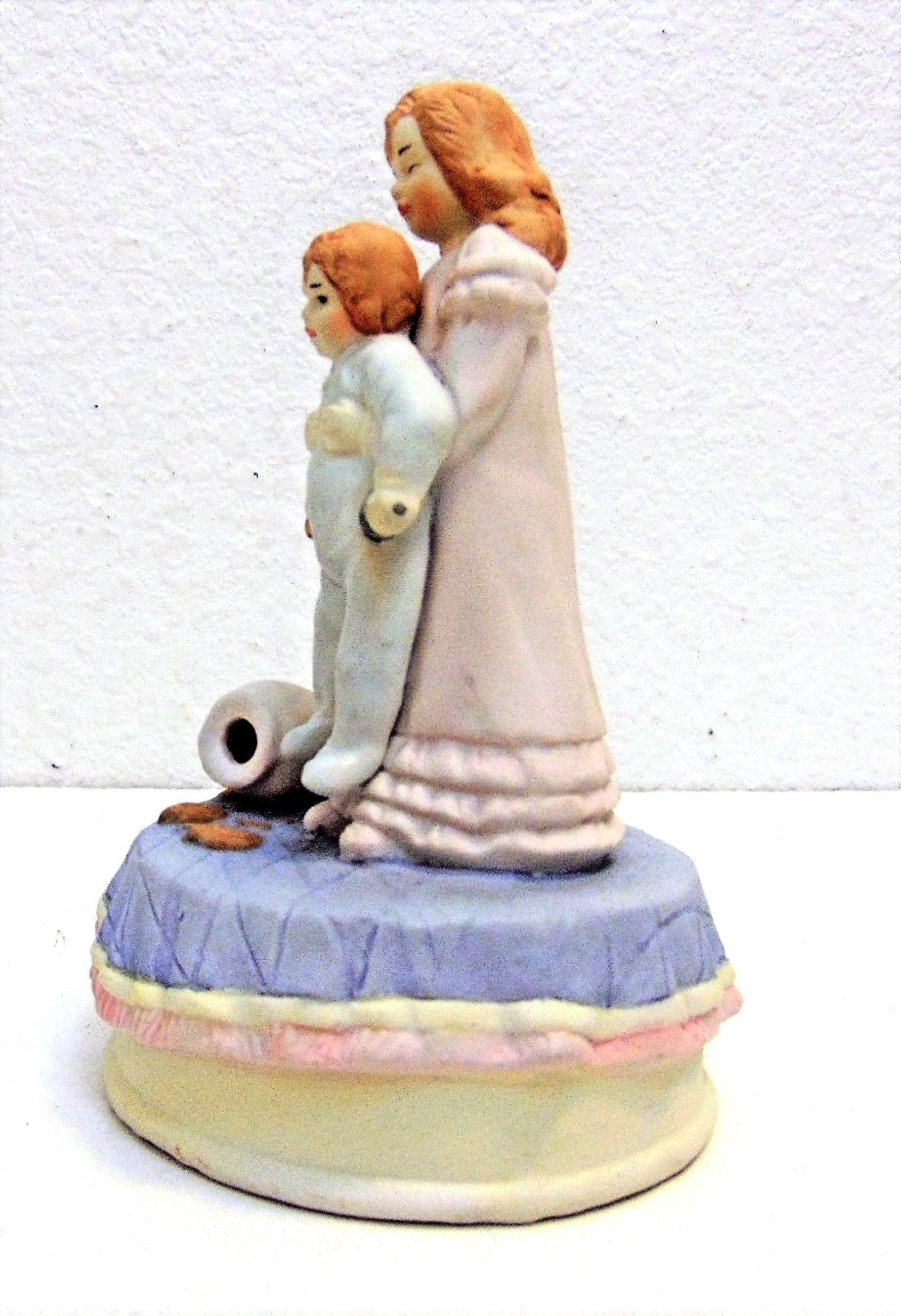 Vintage House of Lloyd Ceramic Music Box 1990 Sister & Baby Brother Plays Memory