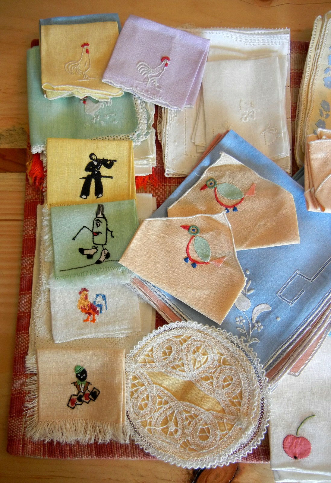 Nice Clean Lot of VINTAGE Bridge & Luncheon Napkins & Linens FREE SHIPPING