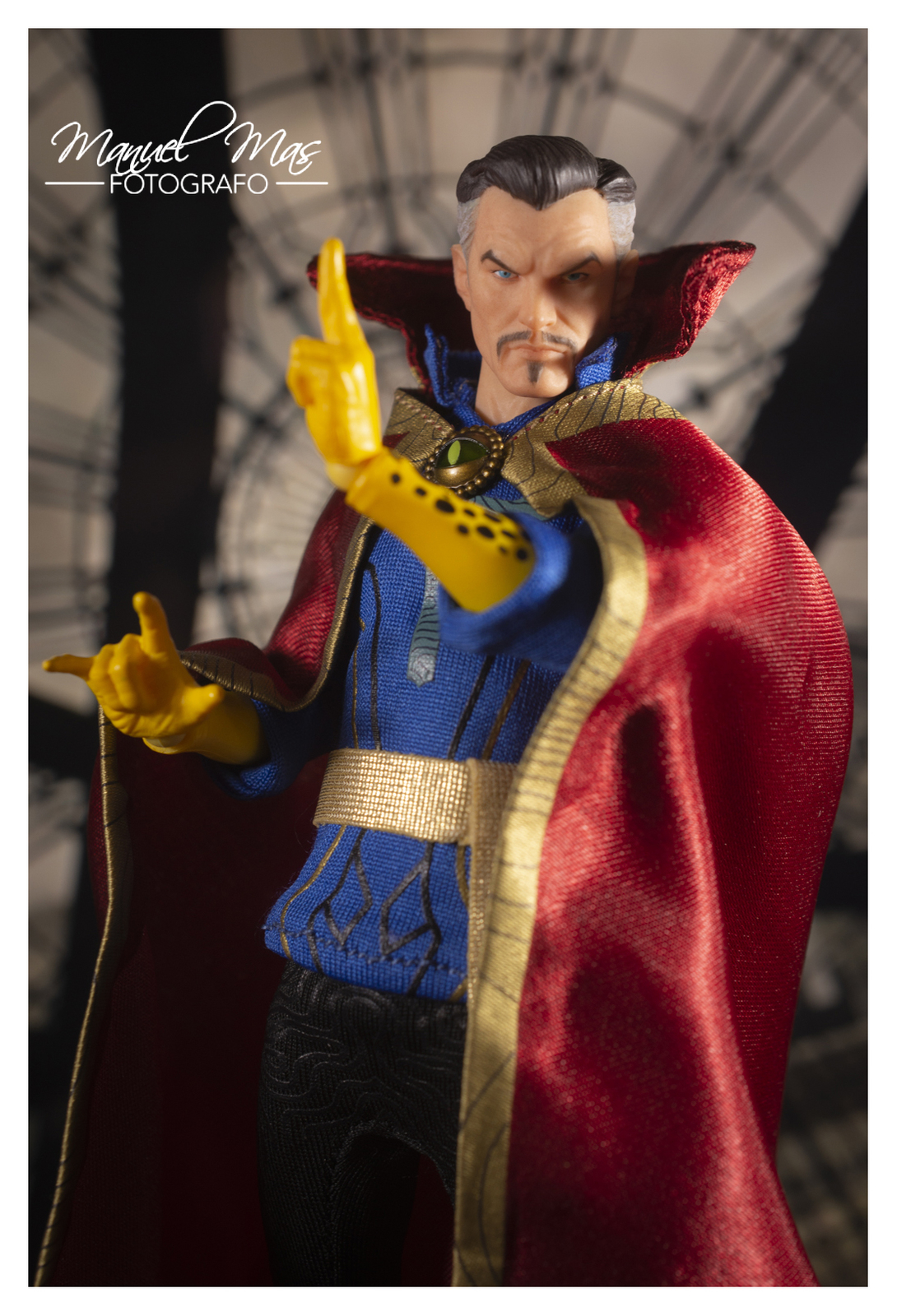 MEZCO ONE-12 COLLECTIVE MARVEL DOCTOR STRANGE ACTION FIGURE